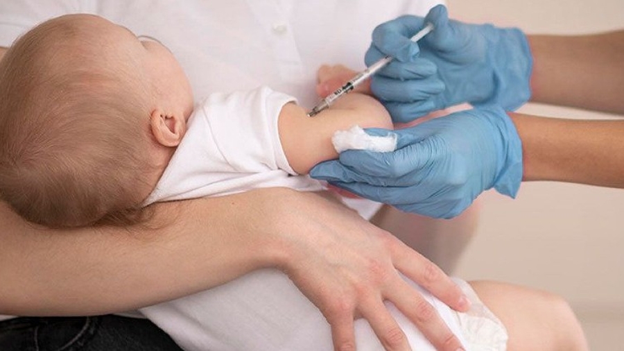 Tos-convulsa-vacunacion-bebe